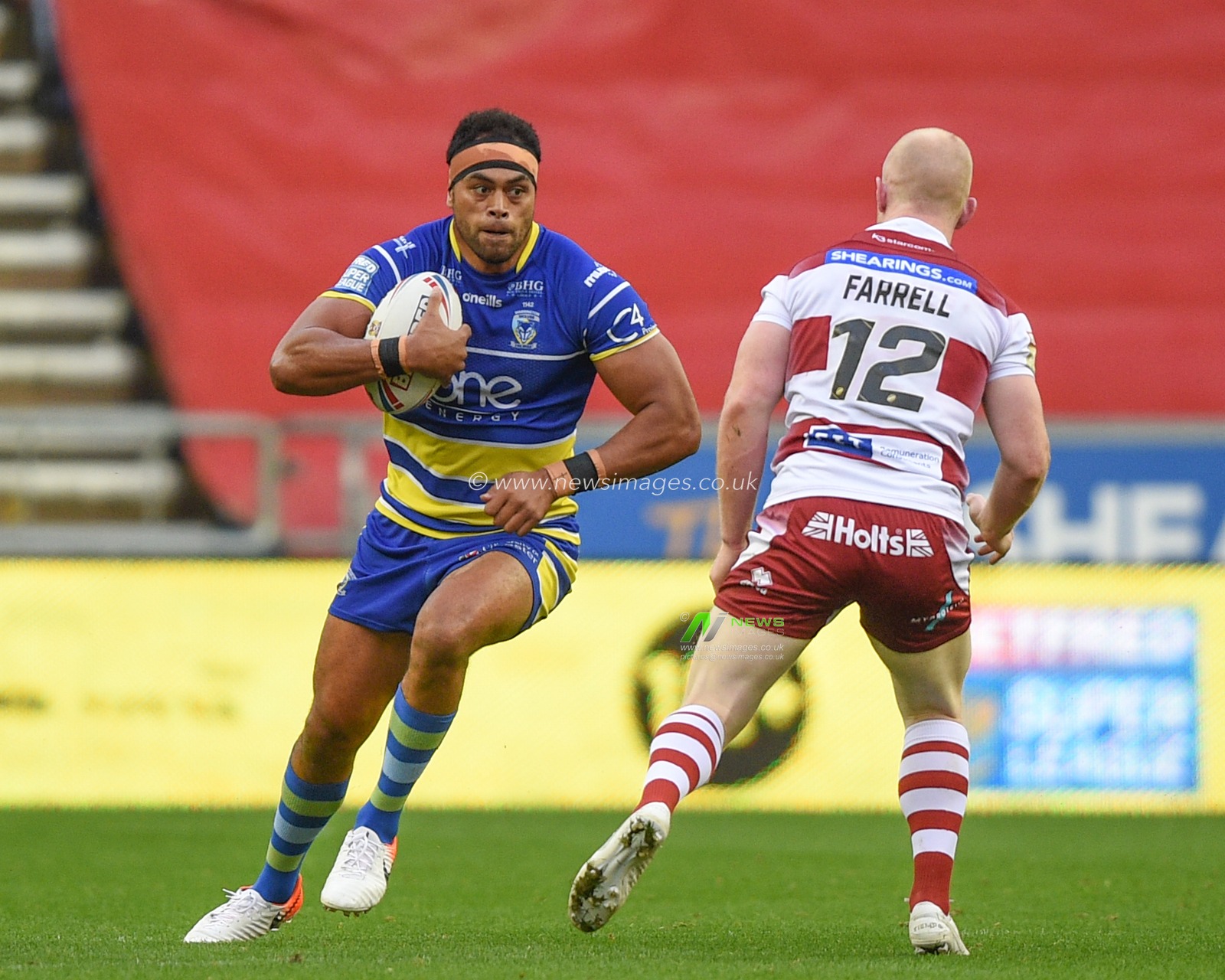 16th August 2019 , DW Stadium, Wigan, England;  Betfred Super League, Round 26, Wigan Warriors vs Warrington Wolves ; Sitaleki Akauola of Warrington Wolves runs at Liam Farell of Wigan Warriors 

Credit: Richard Long/News Images