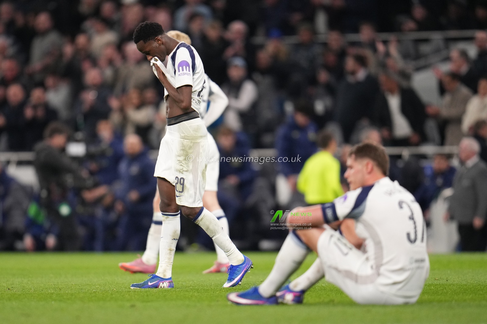 Tottenham hotspur players at full time after two legged defeat during the UEFA Champions League match Tottenham Hotspur vs Atletico Madrid at Tottenham Hotspur Stadium, London, United Kingdom on 18 March 2026

(Photo by Harvey Murphy/News Images)