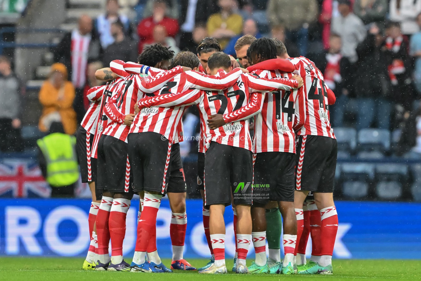 Sunderland have a team huddle ahead of the Carabao Cup match Preston North End vs Sunderland at Deepdale, Preston, United Kingdom, 13th August 2024

(Photo by Cody Froggatt/News Images)