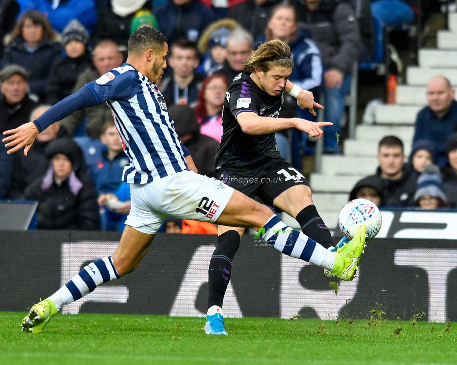 26th October 2019, The Hawthorns, West Bromwich, England; Sky Bet Championship, West Bromwich Albion v Charlton Athletic : Conor Gallagher (11) of Charlton Athletic crosses the ball under pressure

Credit: Simon Whitehead/News Images
