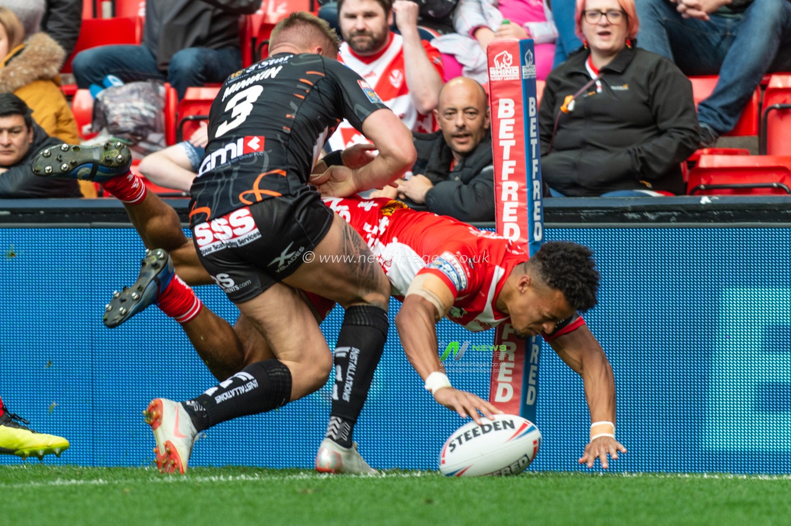 26th May 2019 , Anfield Stadium, Liverpool, England; Dacia Magic Weekend, Betfred Super League Round 16, St helens vs Castleford Tigers ; Regan Grace of St Helens scores a try

Credit: Richard Long/News Images