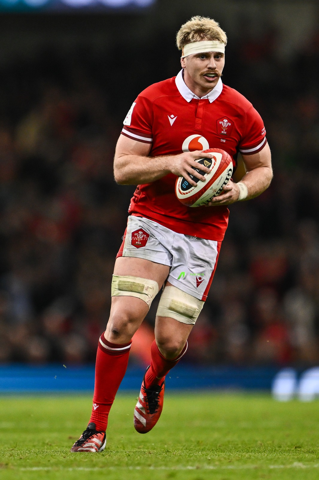 Aaron Wainwright of Wales makes a break during the 2024 Guinness 6 Nations match Wales vs Scotland at Principality Stadium, Cardiff, United Kingdom, 3rd February 2024

(Photo by Craig Thomas/News Images)