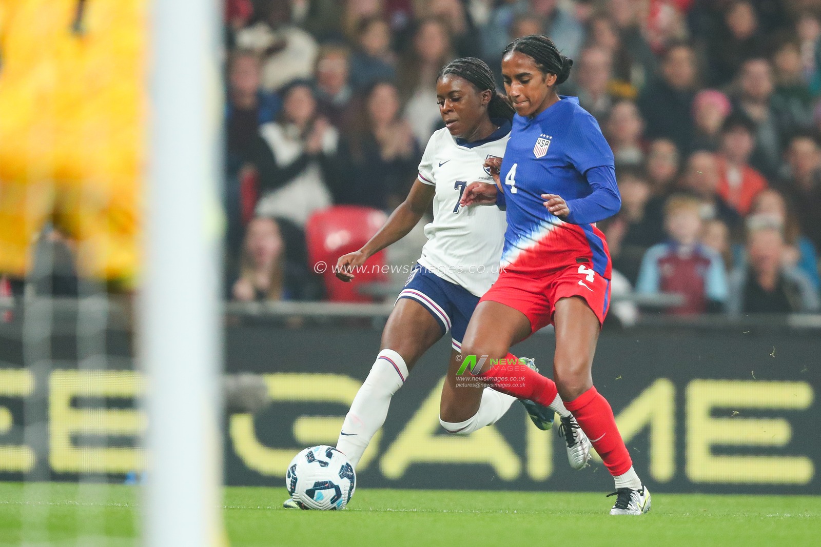 Jessica Naz of England battles for the ball with Naomi Girma of United States during the Women's International Friendly match England vs United States at Wembley Stadium, London, United Kingdom, 30th November 2024

(Photo by Izzy Poles/News Images)