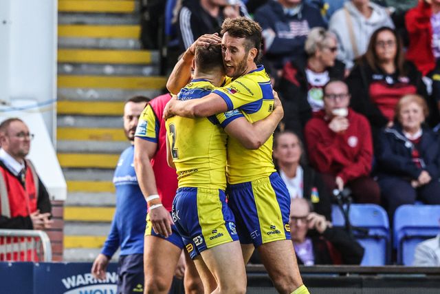 Josh Thewlis of Warrington Wolves celebrates his try during the Betfred Super League round 21 match Warrington Wolves vs Wigan Warriors at Halliwell Jones Stadium, Warrington, United Kingdom, 8th August 2025

(Photo by Alfie Cosgrove/News Images)