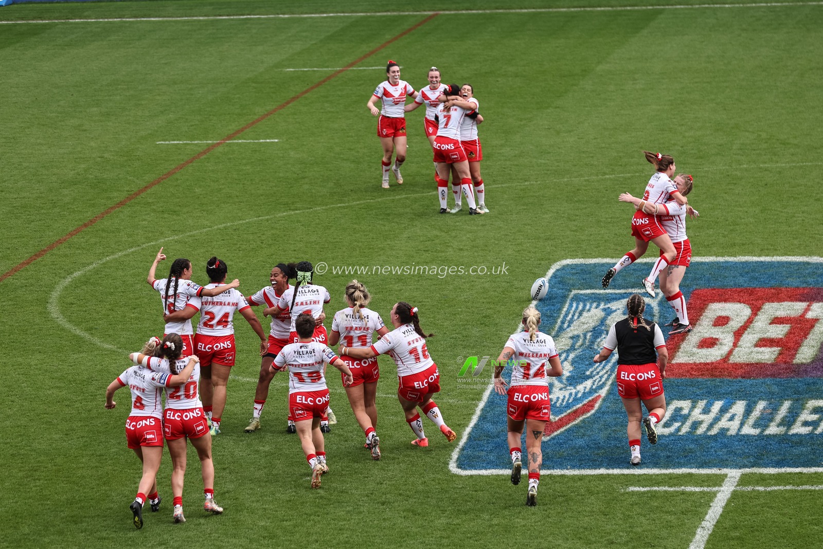 St Helens celebrate winning the game during the Betfred Women's Challenge Cup match St Helens Women vs York City Knights Women at Eco-Power Stadium, Doncaster, United Kingdom, 18th May 2024

(Photo by Mark Cosgrove/News Images)
