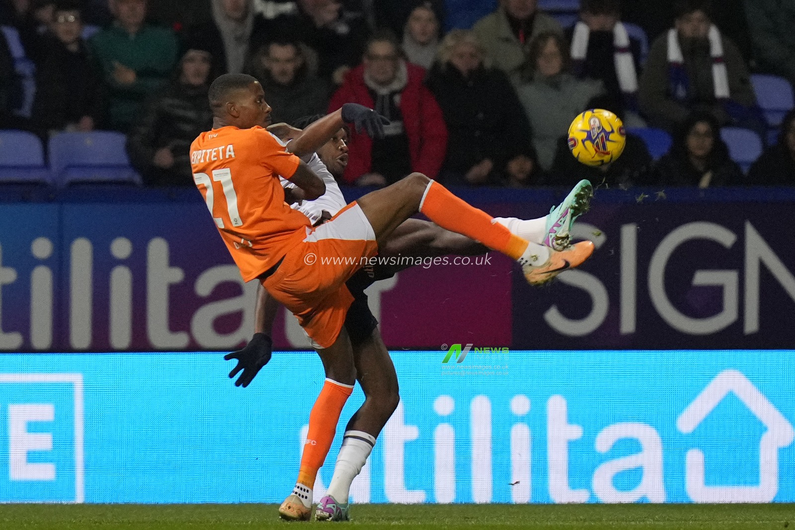 Victor Adeboyejo #14 of Bolton Wanderers competes for the ball with Marvin Ekpiteta #21 of Blackpool during the Sky Bet League 1 match Bolton Wanderers vs Blackpool at University of Bolton Stadium, Bolton, United Kingdom, 11th November 2023

(Photo by Steve Flynn/News Images)