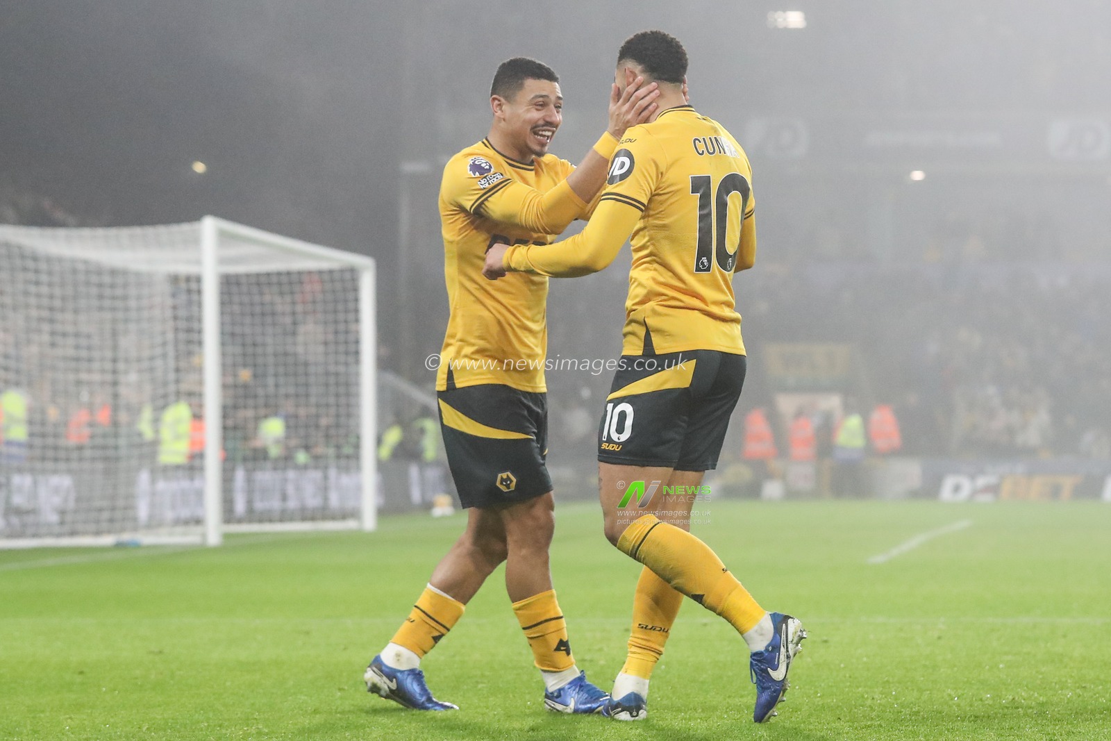 Matheus Cunha of Wolverhampton Wanderers celebrates his goal to make it 1-0 during the Premier League match Wolverhampton Wanderers vs Manchester United at Molineux, Wolverhampton, United Kingdom, 26th December 2024

(Photo by Gareth Evans/News Images)