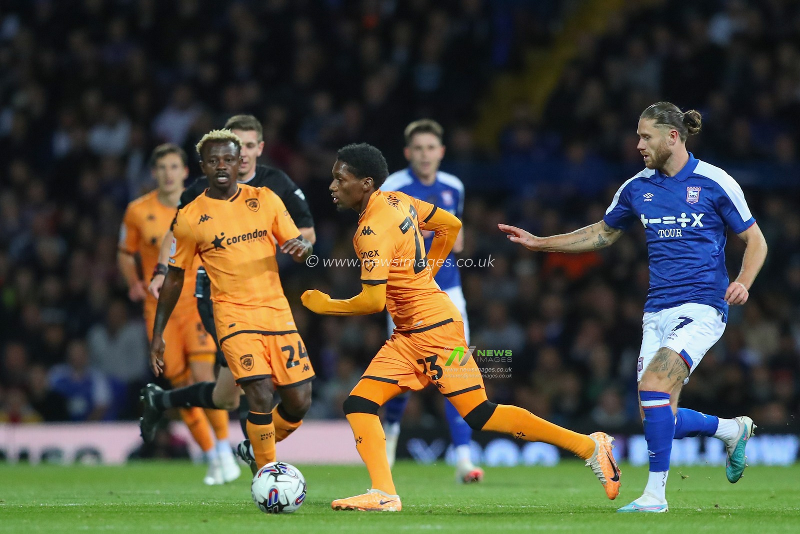 Jaden Philogene-Bidace #23 of Hull City breaks with the ball during the Sky Bet Championship match Ipswich Town vs Hull City at Portman Road, Ipswich, United Kingdom, 3rd October 2023

(Photo by Gareth Evans/News Images)