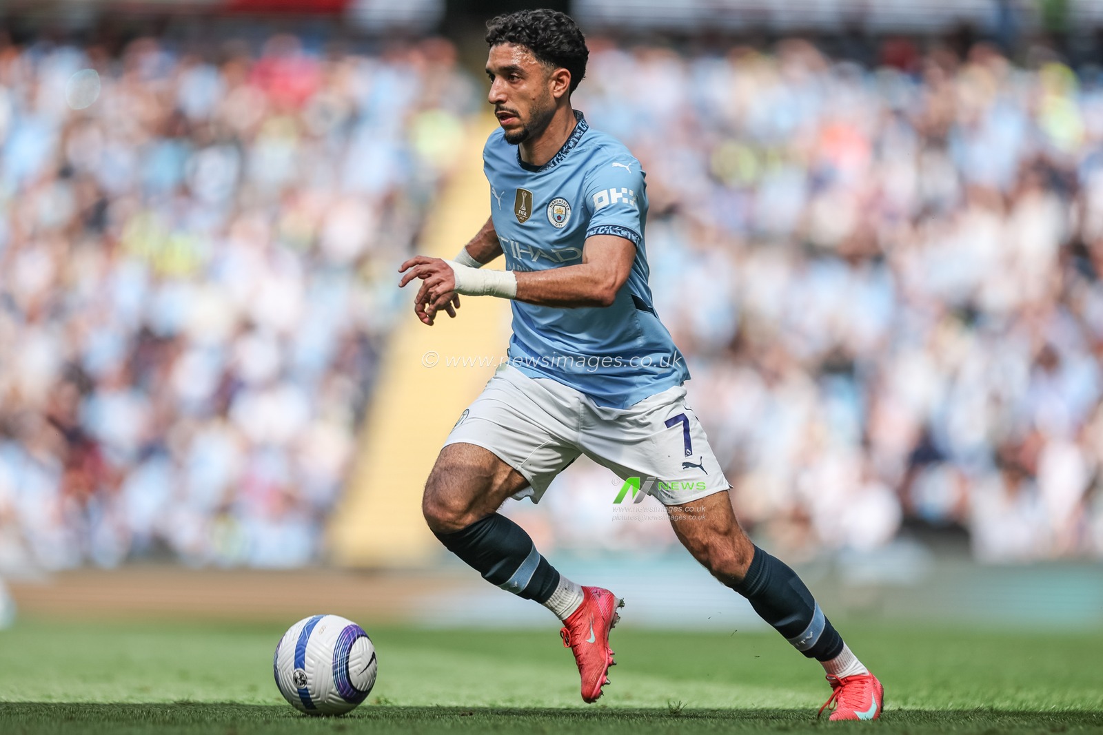 Omar Marmoush of Manchester City breaks with the ball during the Premier League match Manchester City vs Crystal Palace at Etihad Stadium, Manchester, United Kingdom, 12th April 2025

(Photo by Mark Cosgrove/News Images)