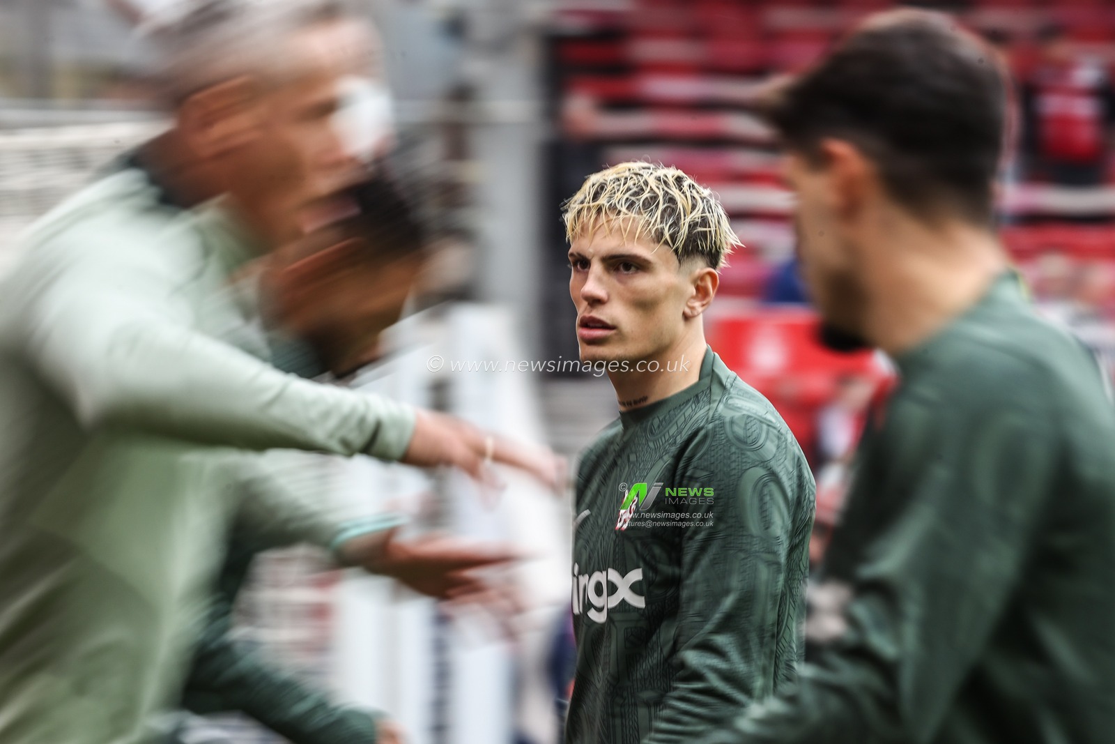 Alejandro Garnacho of Chelsea in the pregame warmup session during the Premier League match Nottingham Forest vs Chelsea at City Ground, Nottingham, United Kingdom, 18th October 2025

(Photo by Alfie Cosgrove/News Images)
