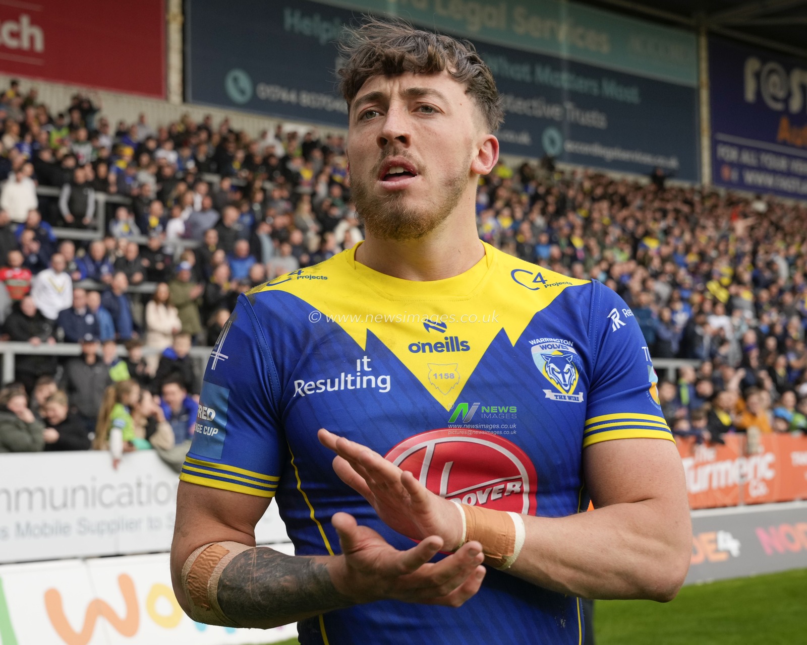 Matty Ashton of Warrington Wolves celebrates with the fans after the Betfred Challenge Cup Quarter Final match St Helens vs Warrington Wolves at Totally Wicked Stadium, St Helens, United Kingdom, 14th April 2024

(Photo by Steve Flynn/News Images)