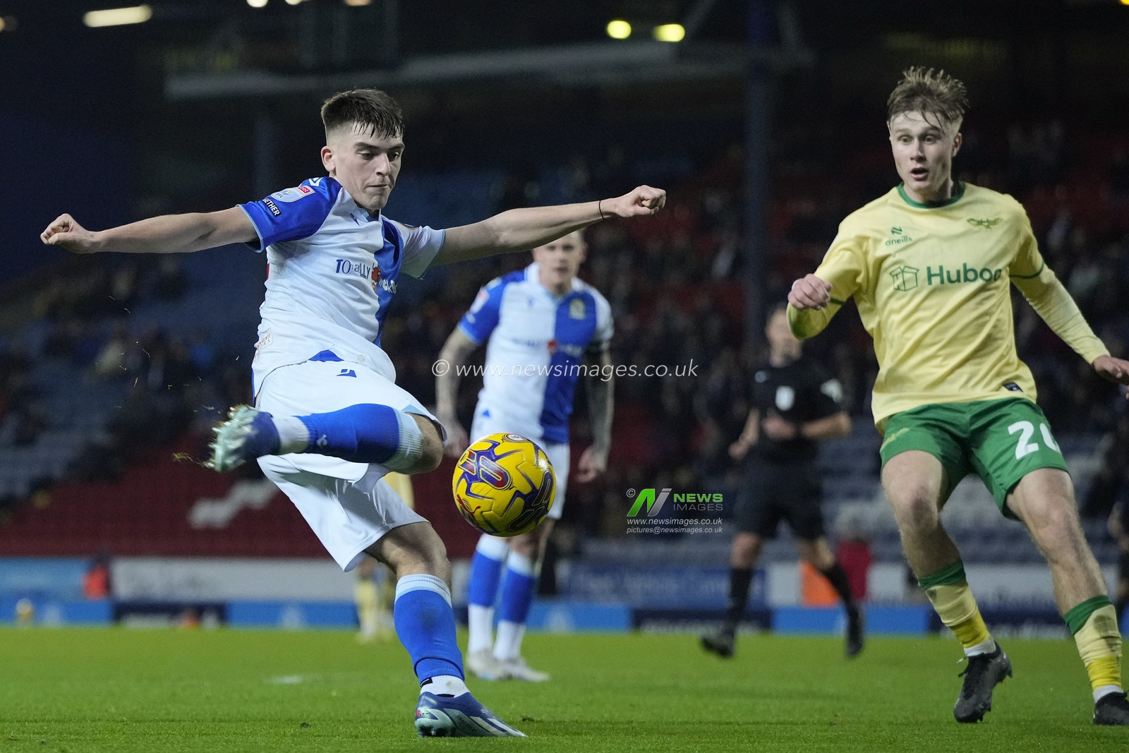 Andy Moran #24 of Blackburn Rovers sets to shoot during the Sky Bet Championship match Blackburn Rovers vs Bristol City at Ewood Park, Blackburn, United Kingdom, 12th December 2023

(Photo by Steve Flynn/News Images)