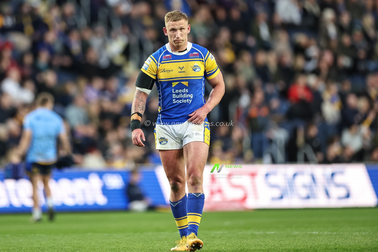 Mikolaj Oledzki of Leeds Rhinos during the Betfred Super League round 9 match Leeds Rhinos vs Hull KR at Headingley Stadium, Leeds, United Kingdom, 25th April 2025

(Photo by Mark Cosgrove/News Images)