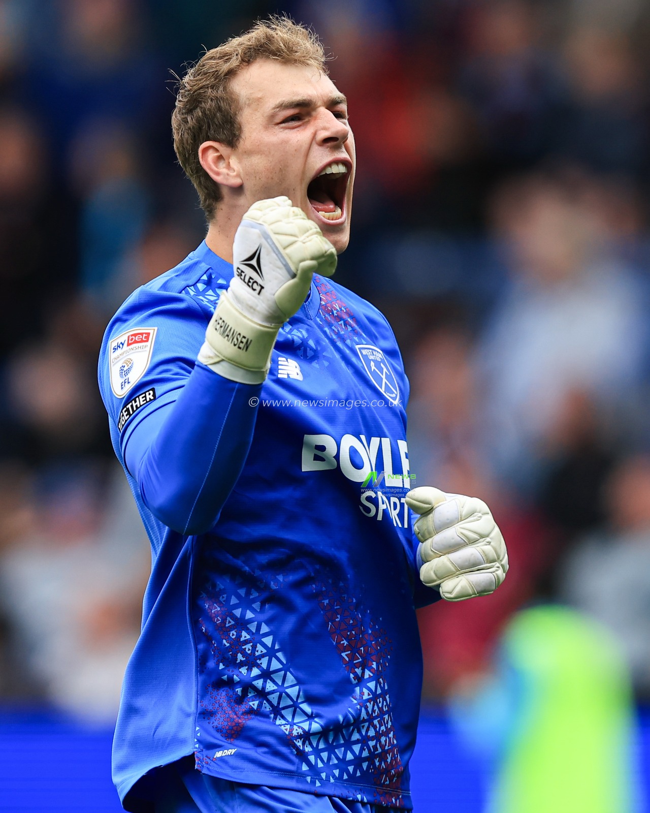 West Ham United goalkeeper Mads Hermansen celebrates Manor Solomon of West Ham United goal to make it 0-2 during the Sky Bet Championship match Burnley vs West Ham United at Turf Moor, Burnley, United Kingdom on 16 August 2026

(Photo by Jorge Horsted/News Images)