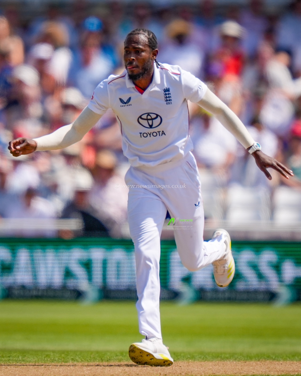 Jofra Archer of England delivers the ball during the 3rd Rothesay Test Match Day 1 match England vs New Zealand at Trent Bridge, Nottingham, United Kingdom on 25 June 2026

(Photo by Maynard Manyowa/News Images)