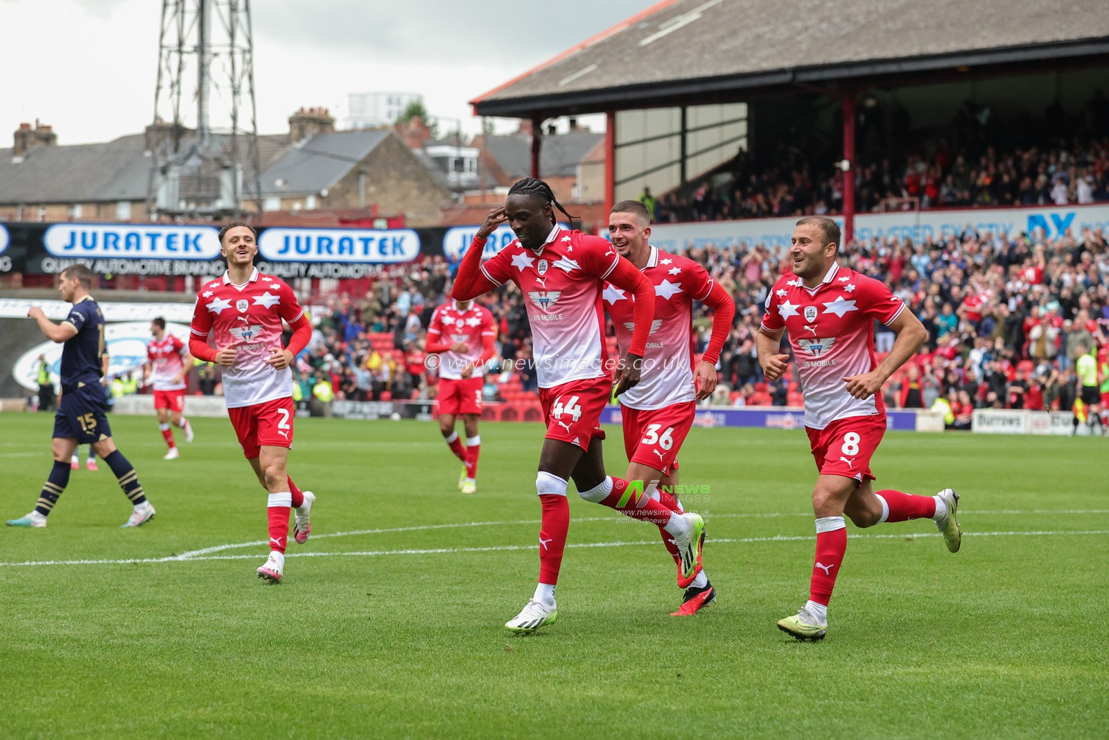 Devante Cole #44 of Barnsley celebrates his goal to make it 4-0 during the Sky Bet League 1 match Barnsley vs Port Vale at Oakwell, Barnsley, United Kingdom, 5th August 2023

(Photo by Mark Cosgrove/News Images)