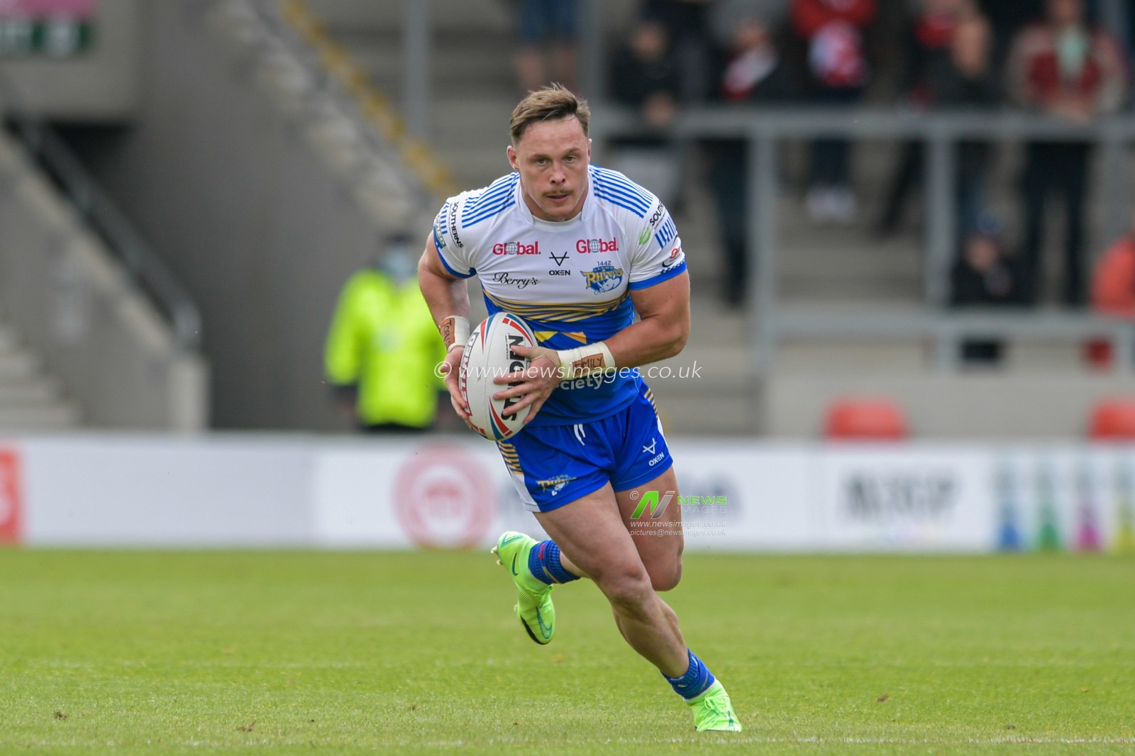 James Donaldson (25) of Leeds Rhinos runs forward with the ball