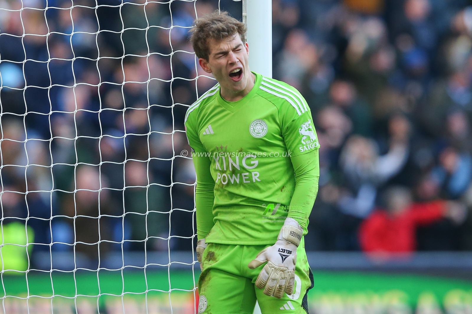 Mads Hermansen of Leicester City reacts to his side conceding a goal to make it 2-1 during the Sky Bet Championship match Coventry City vs Leicester City at Coventry Building Society Arena, Coventry, United Kingdom, 13th January 2024

(Photo by Gareth Evans/News Images)
