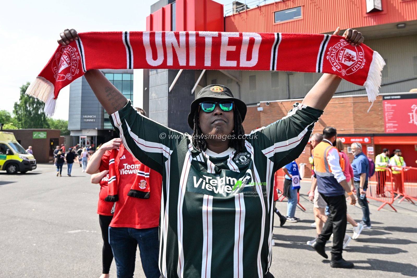 Manchester United arrive ahead of the match, during the The FA Women's Super League match Manchester United Women vs Chelsea FC Women at Old Trafford, Manchester, United Kingdom, 18th May 2024

(Photo by Cody Froggatt/News Images)