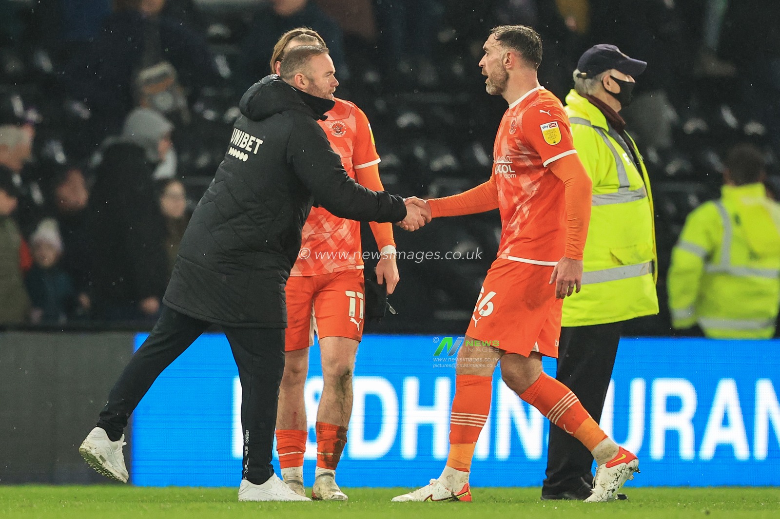 Wayne Rooney manager of Derby County sakes hands with Richard Keogh #26 of Blackpool