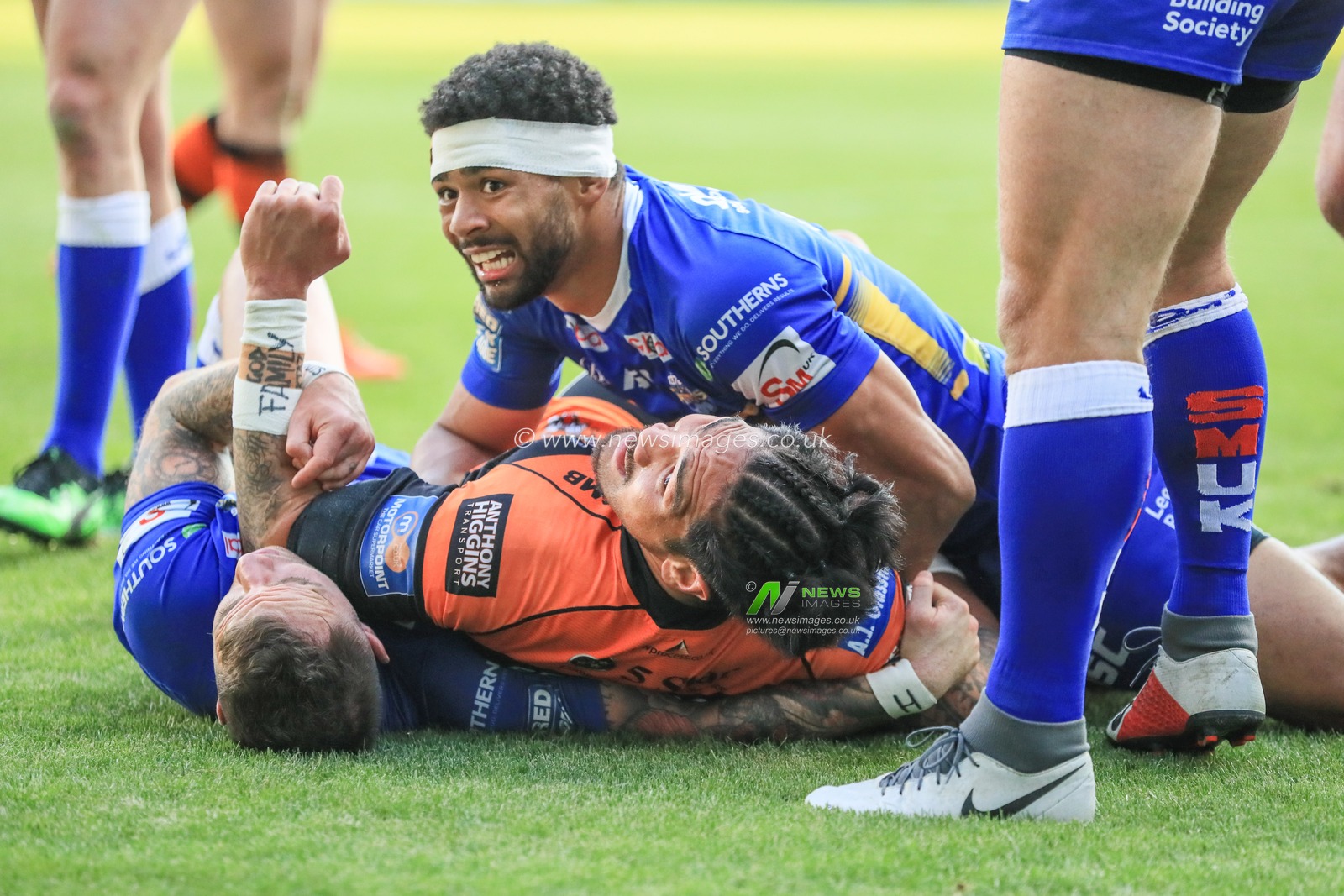 16th May 2019 , Emerald  Carnegie Stadium, England; Betfred Super League, Round 15, Leeds Rhinos vs Castleford Tigers ; Jesse Sene-Lefao (15) of Castleford Tigers goes over for a try 


Credit: Mark Cosgrove/News Image