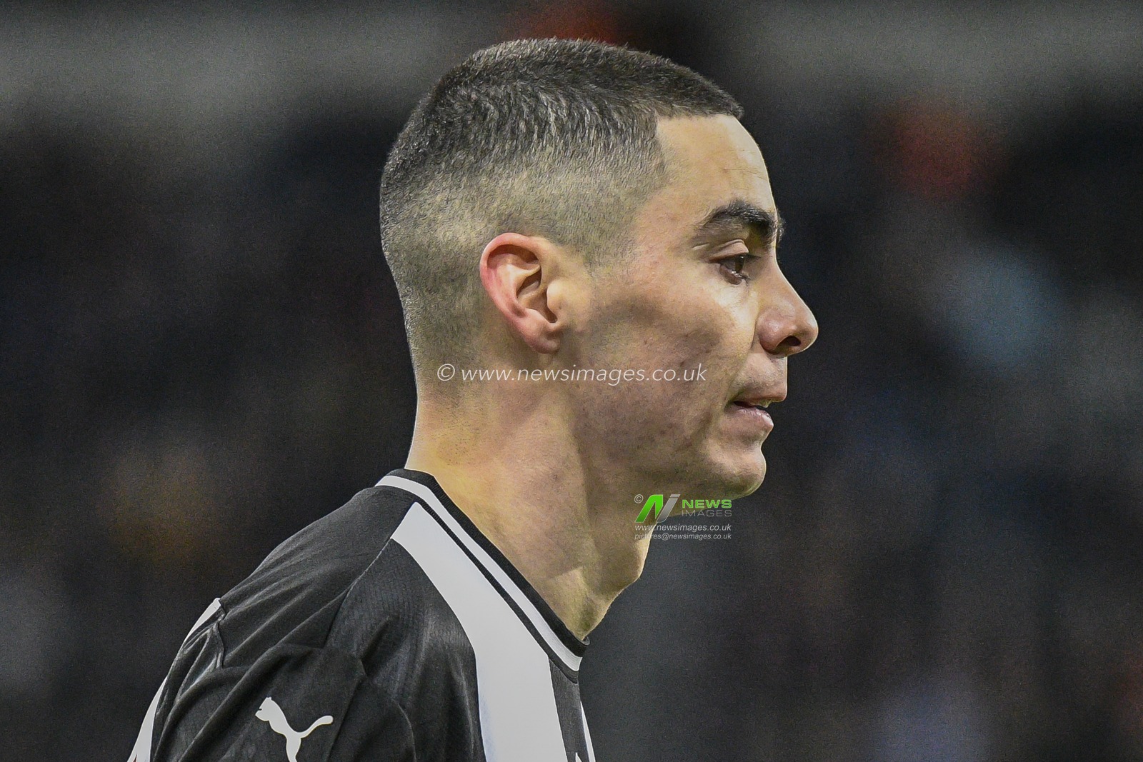 18th January 2020, St. James's Park, Newcastle, England; Premier League, Newcastle United v Chelsea : Miguel AlmirÃ³n (24) of Newcastle United in action

Credit: Iam Burn/News Images
