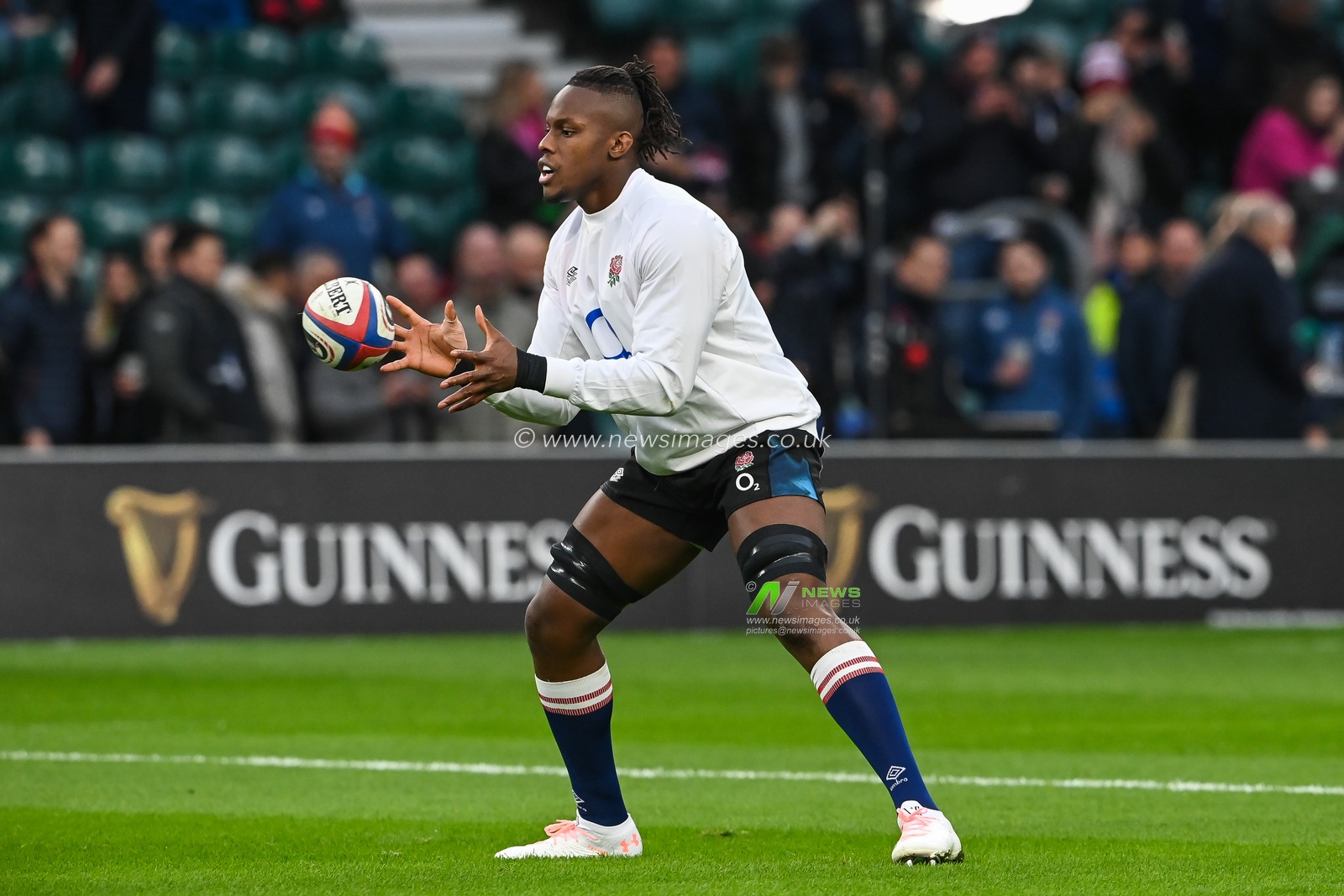 Maro Itoje of England during pre match warm up ahead of the 2023 Guinness 6 Nations match England vs Scotland at Twickenham Stadium, Twickenham, United Kingdom, 4th February 2023

(Photo by Craig Thomas/News Images)