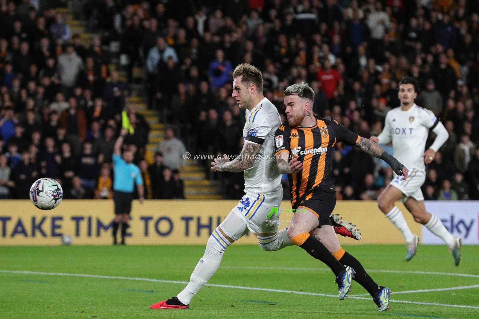 Aaron Connolly #44 of Hull City and Joe Rodon #14 of Leeds United battle for the ball during the Sky Bet Championship match Hull City vs Leeds United at MKM Stadium, Hull, United Kingdom, 20th September 2023

(Photo by James Heaton/News Images)