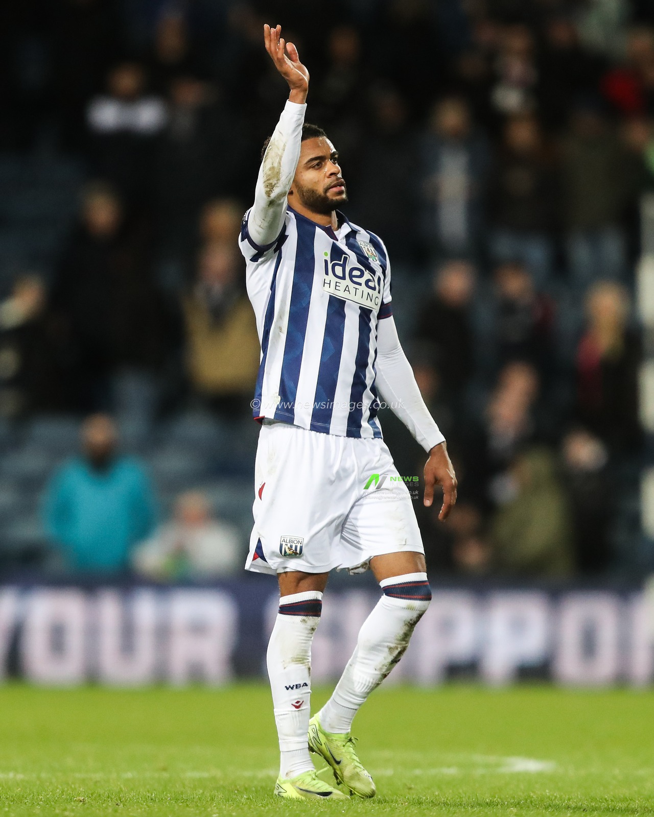 Darnell Furlong of West Bromwich Albion waves to the fans after the Sky Bet Championship match West Bromwich Albion vs Preston North End at The Hawthorns, West Bromwich, United Kingdom, 1st January 2025

(Photo by Gareth Evans/News Images)