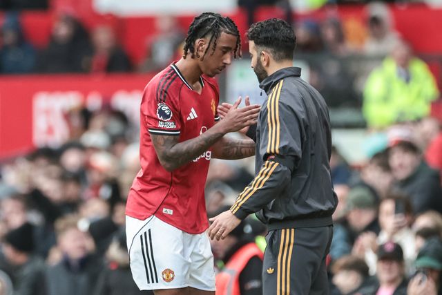 Ruben Amorim manager of Manchester United shakes hands with Leny Yoro of Manchester United after he’s subbed off during the Premier League match Manchester United vs Sunderland at Old Trafford, Manchester, United Kingdom, 4th October 2025

(Photo by Mark Cosgrove/News Images)