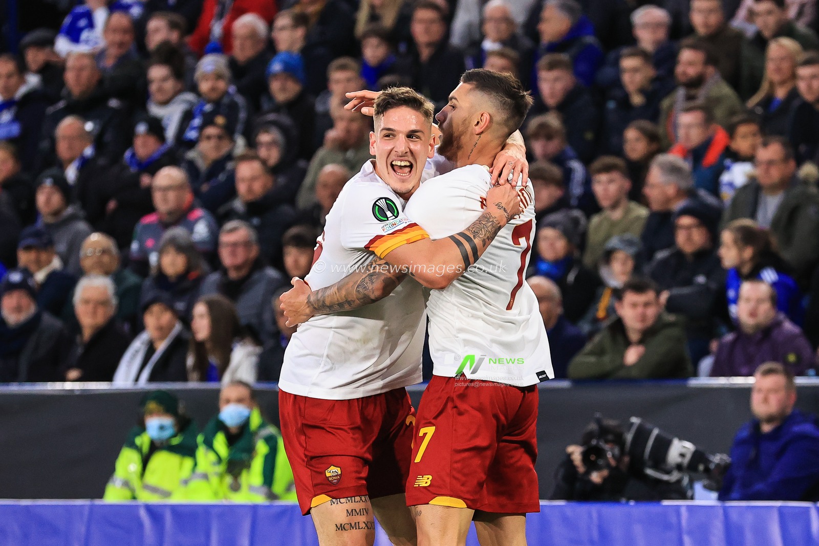 Lorenzo Pellegrini #7 of Roma celebrates his goal to make it  0-1