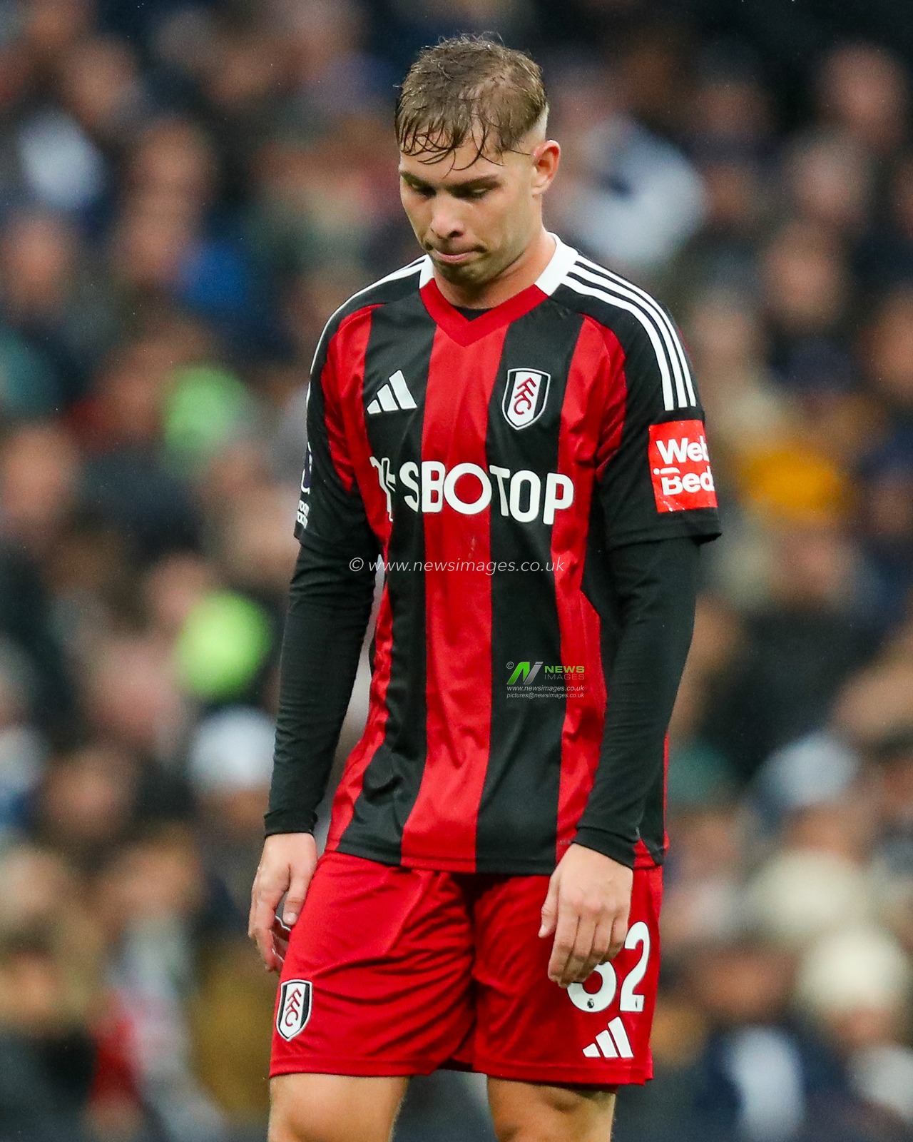 Emile Smith Rowe of Fulham looks dejected during the Premier League match Tottenham Hotspur vs Fulham at Tottenham Hotspur Stadium, London, United Kingdom, 1st December 2024

(Photo by Izzy Poles/News Images)