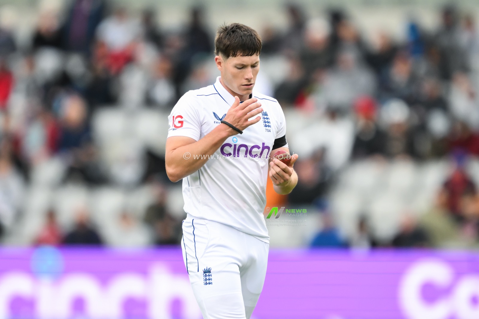 Matthew Potts of England prepares to bowl during the England Men v Sri Lanka 1st Rothesay Test Match at Old Trafford, Manchester, United Kingdom, 20th August 2024

(Photo by Craig Thomas/News Images)