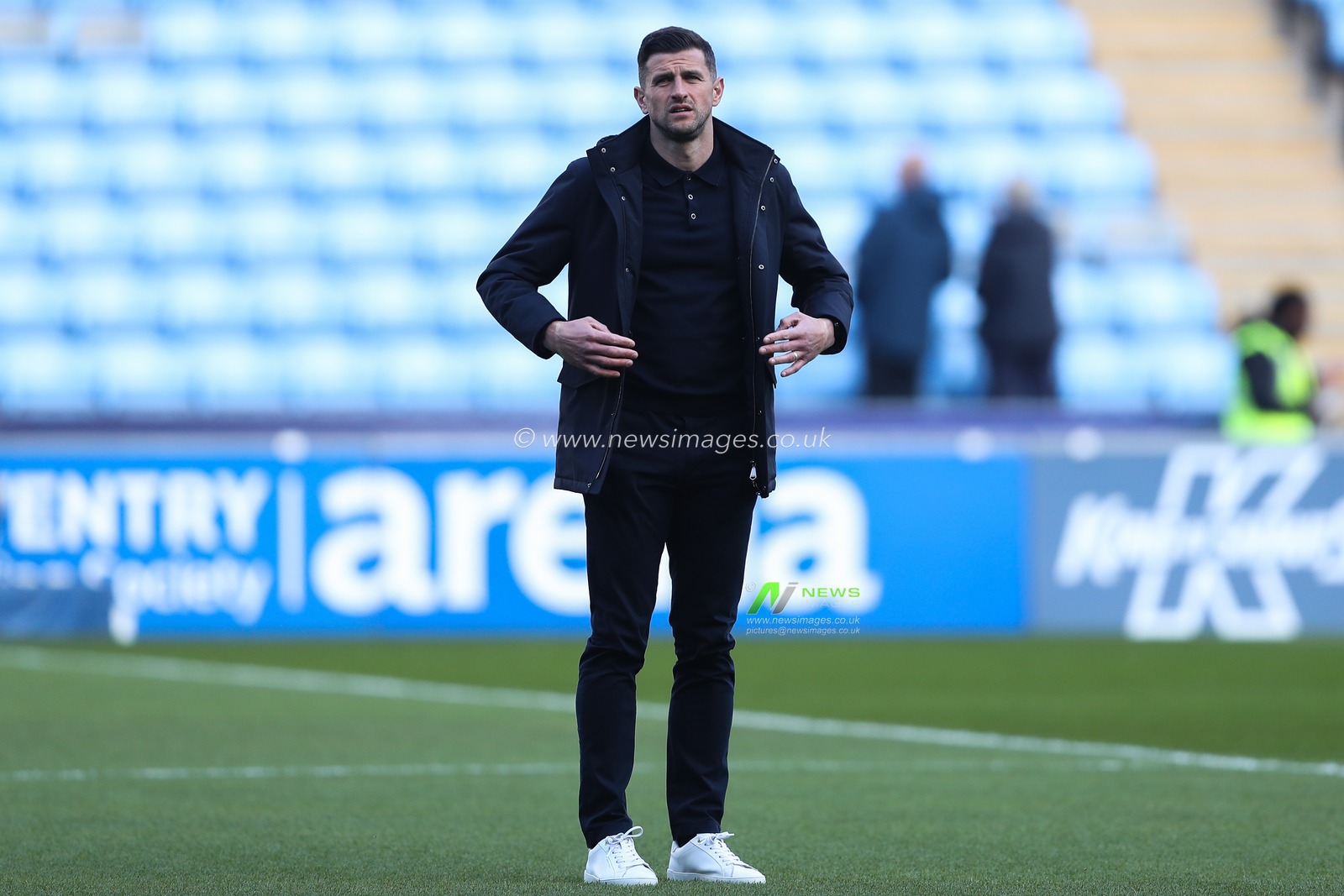 John Mousinho manager of Portsmouth arrives ahead of the Sky Bet Championship match Coventry City vs Portsmouth at Coventry Building Society Arena, Coventry, United Kingdom, 9th April 2025

(Photo by Gareth Evans/News Images)