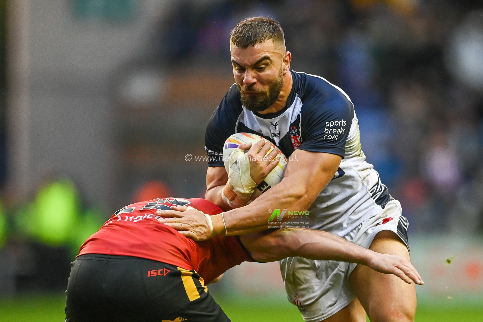 Mike McMeeken of England is tackled by Rhyse Martin of Papua New Guinea during the Rugby League World Cup 2021 Quarter Final match England vs Papua New Guinea at DW Stadium, Wigan, United Kingdom, 5th November 2022

(Photo by Craig Thomas/News Images)