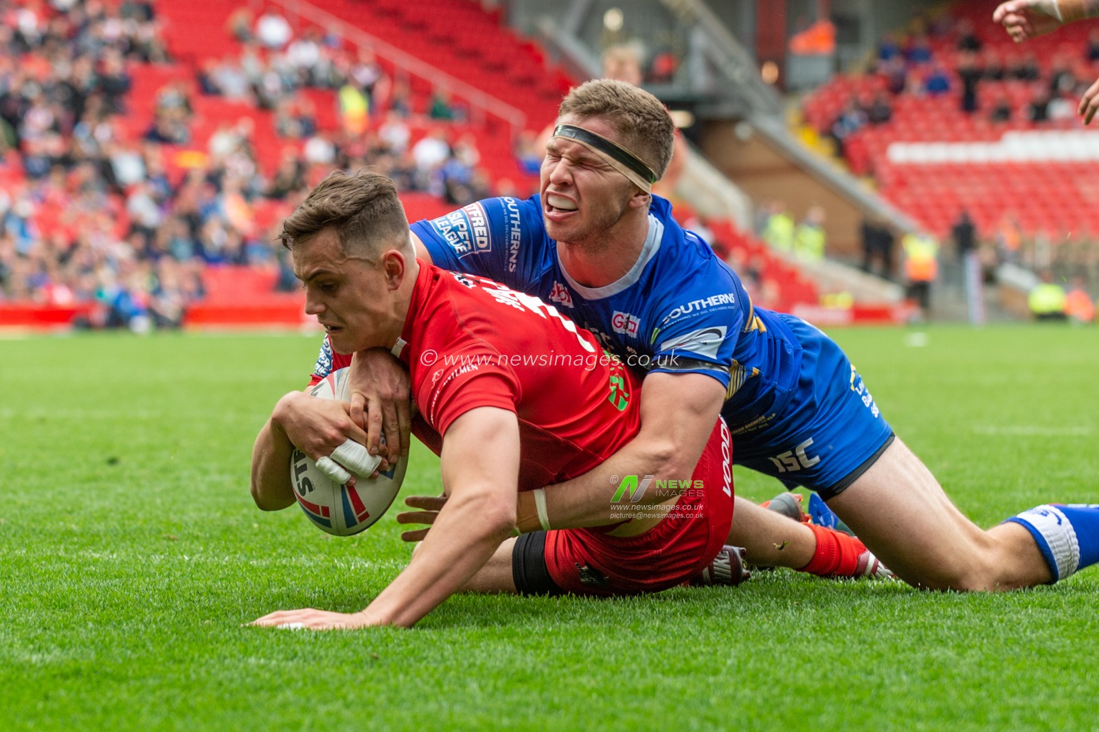 26th May 2019 , Anfield Stadium, Liverpool, England; Dacia Magic Weekend, Betfred Super League Round 16, Leeds Rhinos vs London Broncos ; Alex Waker (1) of London Broncos scores a try

Credit: Richard Long/News Images