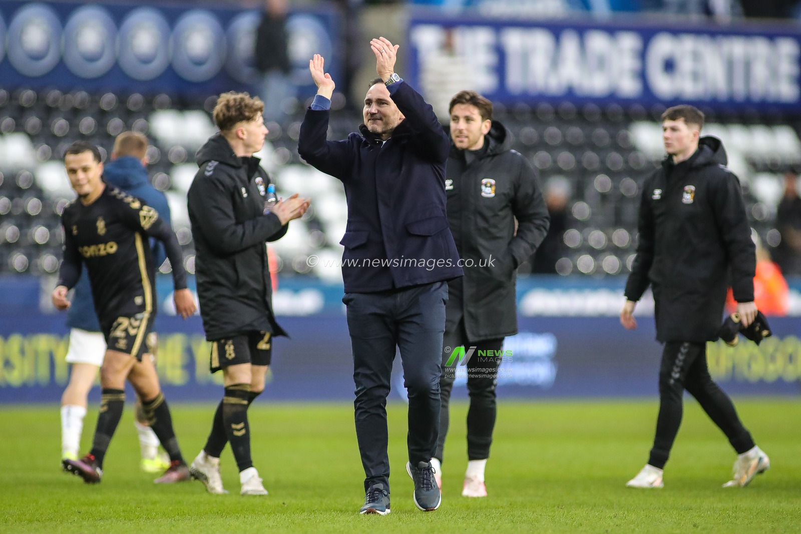 Coventry City Head Coach Frank Lampard applauds the fans during the Sky Bet Championship match Swansea City vs Coventry City at Swansea.com Stadium, Swansea, United Kingdom, 1st February 2025

(Photo by Andrew Lewis/News Images)