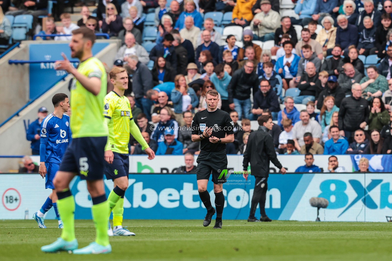 fourth official Sam Barrott replaces referee David Webb as match referee during the Premier League match Leicester City vs Southampton at King Power Stadium, Leicester, United Kingdom, 3rd May 2025

(Photo by Richard Bierton/News Images)