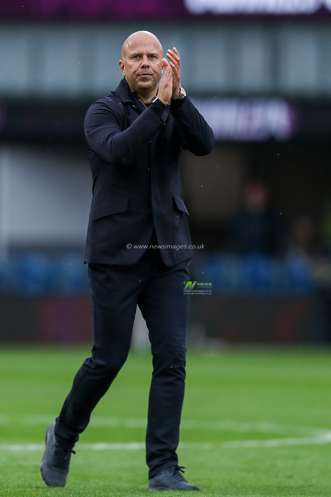 Arne Slot manager of Liverpool celebrates 1-0 win after the Premier League match Burnley vs Liverpool at Turf Moor, Burnley, United Kingdom, 14th September 2025

(Photo by Jorge Horsted/News Images)