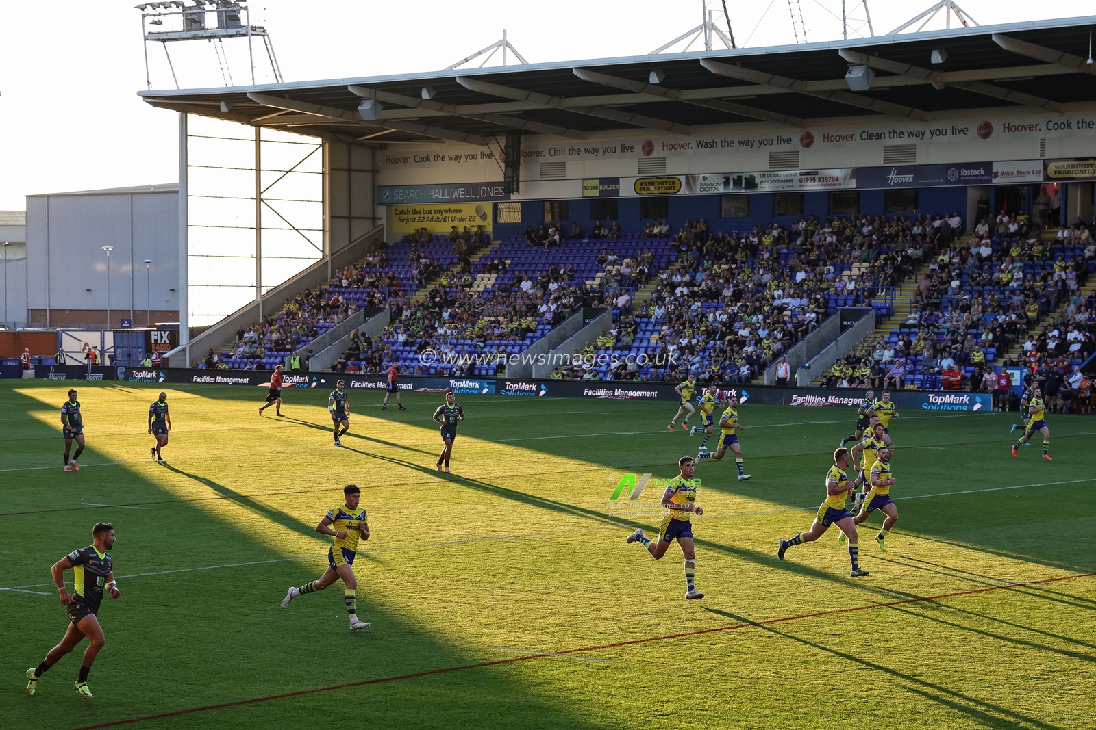 Scenes from the first half during the Betfred Super League Round 22 match Warrington Wolves vs Catalans Dragons at Halliwell Jones Stadium, Warrington, United Kingdom, 14th August 2025

(Photo by Mark Cosgrove/News Images)