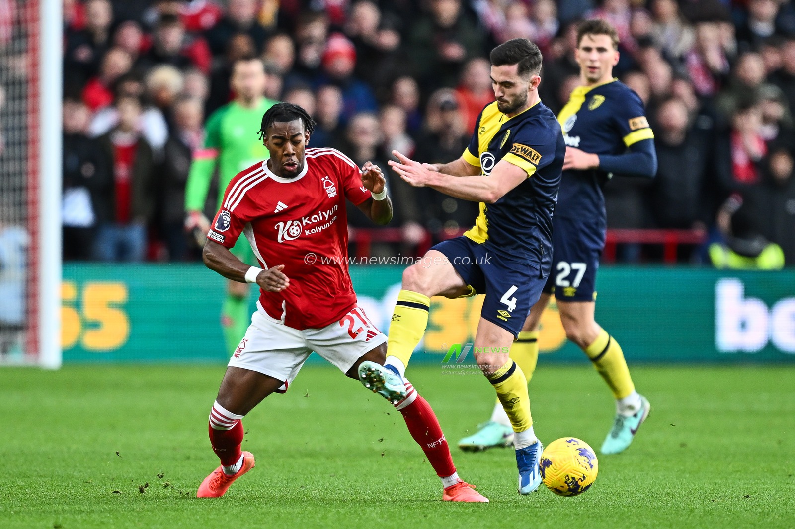 Anthony Elanga of Nottingham Forest and Lewis Cook of Bournemouth battle for the ball during the Premier League match Nottingham Forest vs Bournemouth at City Ground, Nottingham, United Kingdom, 23rd December 2023

(Photo by Craig Thomas/News Images)