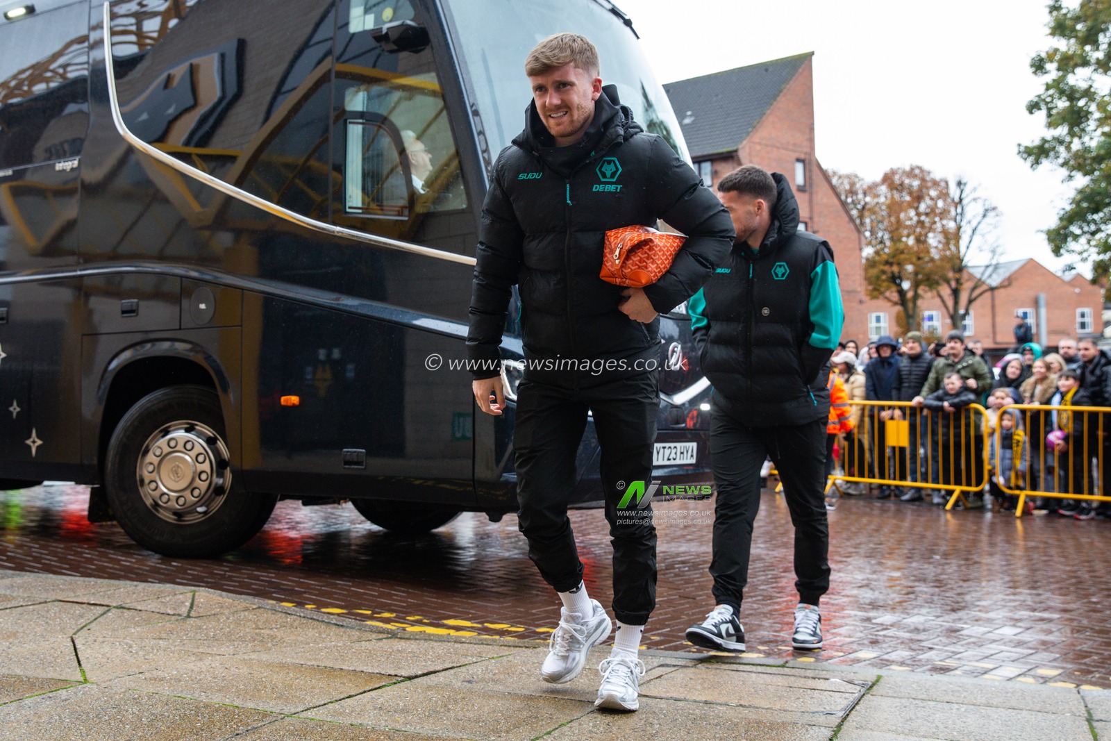 Tommy Doyle of Wolverhampton Wanderers arrives ahead of the Premier League match Wolverhampton Wanderers vs Manchester City at Molineux, Wolverhampton, United Kingdom, 20th October 2024

(Photo by Gareth Evans/News Images)