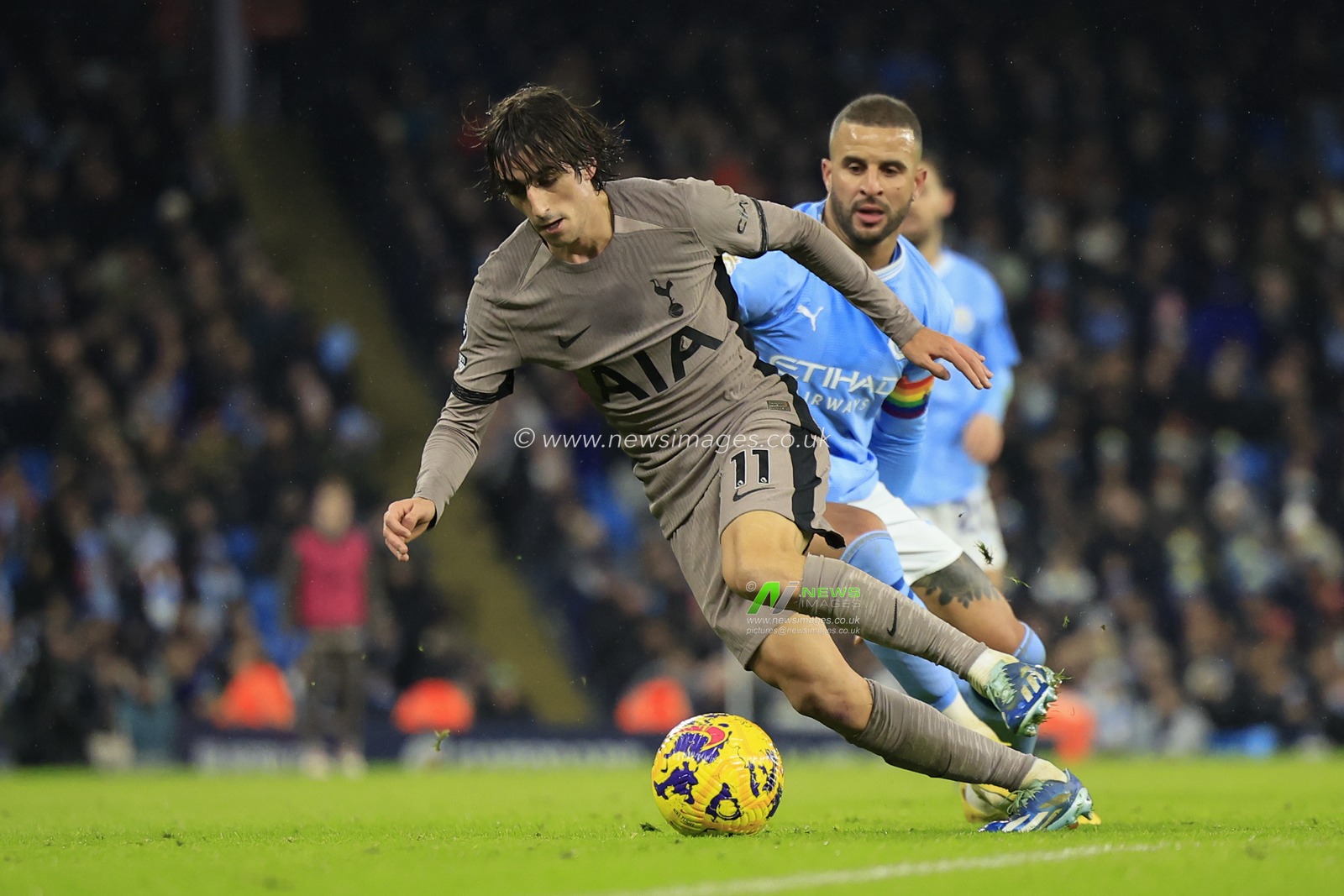 Bryan Gil #11 of Tottenham Hotspur runs from Kyle Walker #2 of Manchester City during the Premier League match Manchester City vs Tottenham Hotspur at Etihad Stadium, Manchester, United Kingdom, 3rd December 2023

(Photo by Conor Molloy/News Images)