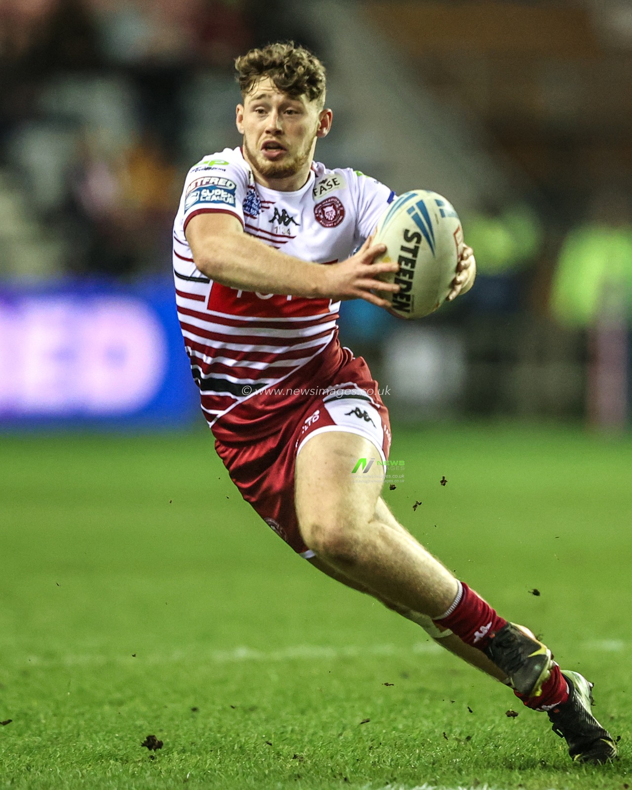 Jack Farrimond of Wigan Warriors breaks with the ball during the Betfred Super League round 5 match Wigan Warriors vs York Knights at The Brick Community Stadium, Wigan, United Kingdom on 19 March 2026

(Photo by Alfie Cosgrove/News Images)