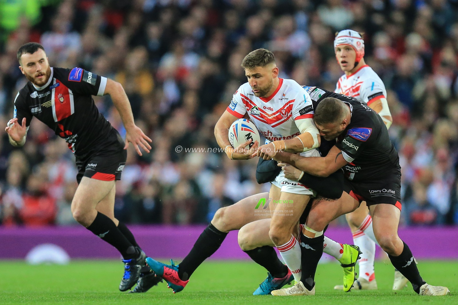 12th October 2019, Old Trafford, Manchester, England; The Grand Final 2019, Saint Helens v Salford Red Devils :Tommy Makinson (2) of St Helens is tackled by the Salford defence

Credit: David Greaves/News Images