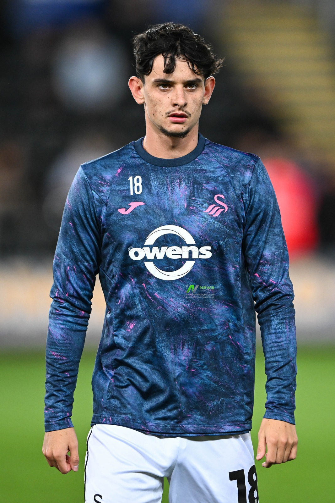 Charlie Patino #18 of Swansea City during the pre-game warmup ahead of the Sky Bet Championship match Swansea City vs Norwich City at Swansea.com Stadium, Swansea, United Kingdom, 4th October 2023

(Photo by Craig Thomas/News Images)