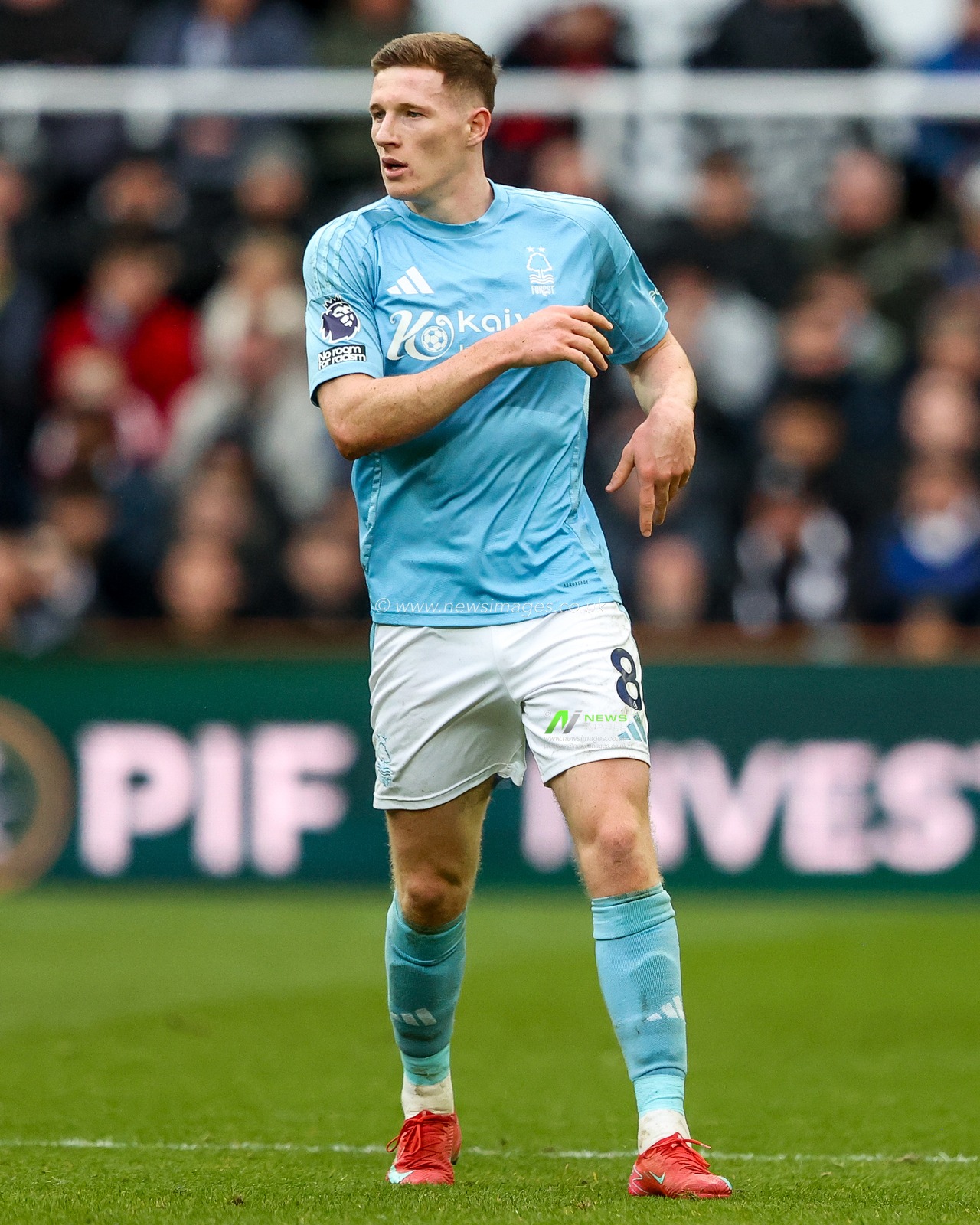 Elliot Anderson of Nottingham Forest in action during the Premier League match Newcastle United vs Nottingham Forest at St. James's Park, Newcastle, United Kingdom, 23rd February 2025

(Photo by Alfie Cosgrove/News Images)