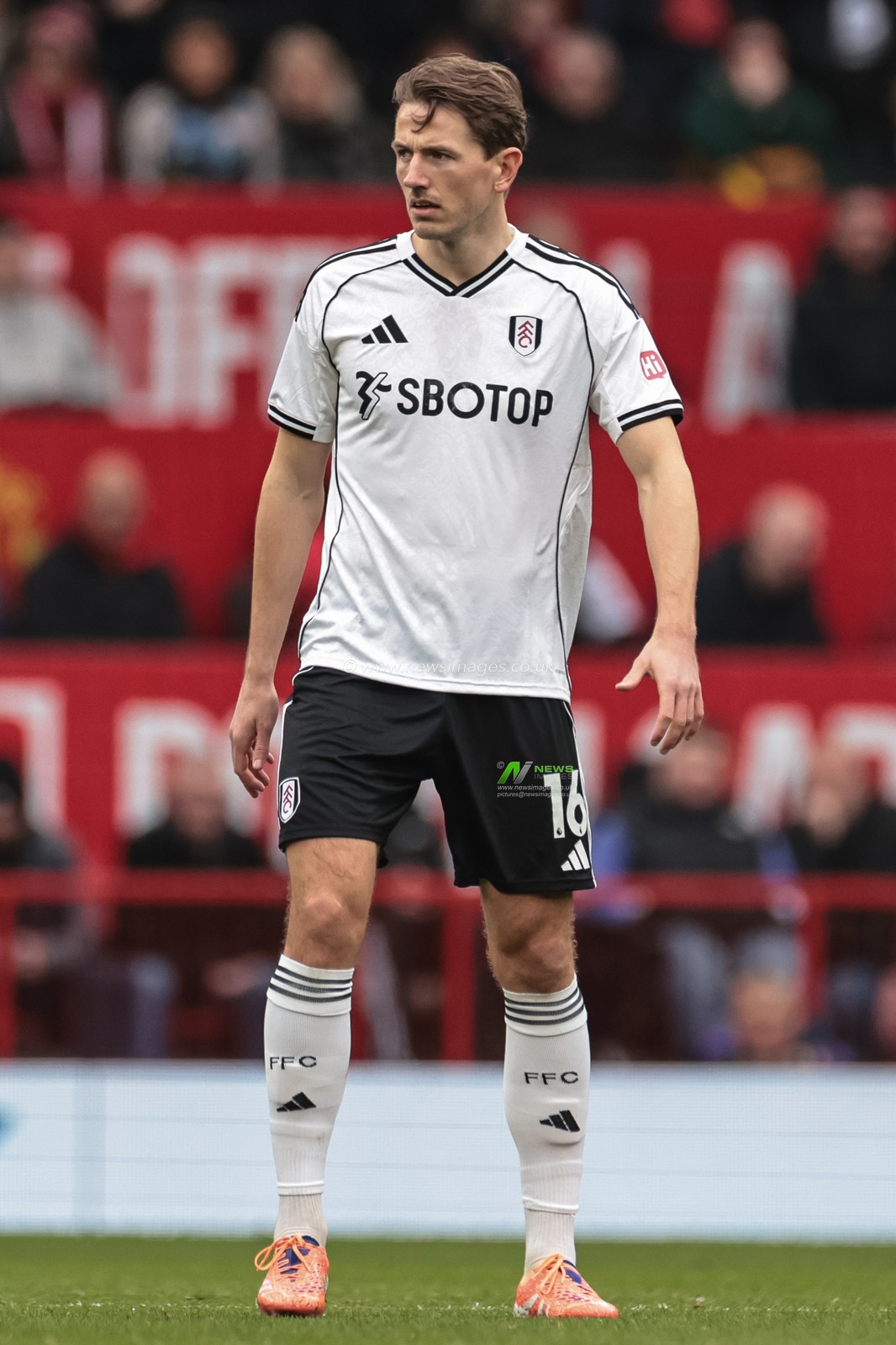 Sander Berge of Fulham during the Premier League match Manchester United vs Fulham at Old Trafford, Manchester, United Kingdom, 1st February 2026

(Photo by Mark Cosgrove/News Images)