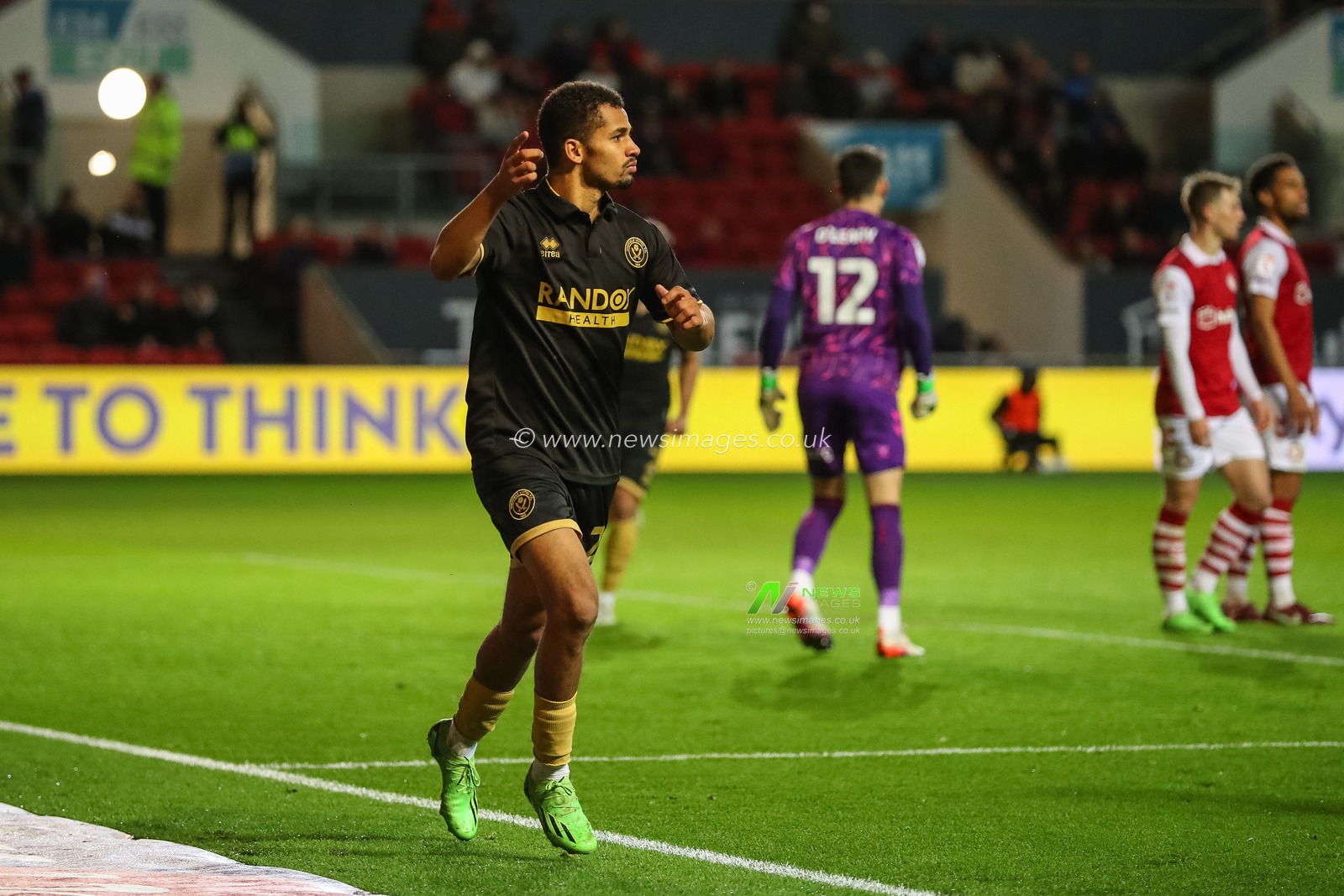 Iliman Ndiaye #29 of Sheffield United celebrates his goal to make it 0-1 during the Sky Bet Championship match Bristol City vs Sheffield United at Ashton Gate, Bristol, United Kingdom, 1st November 2022

(Photo by Gareth Evans/News Images)
