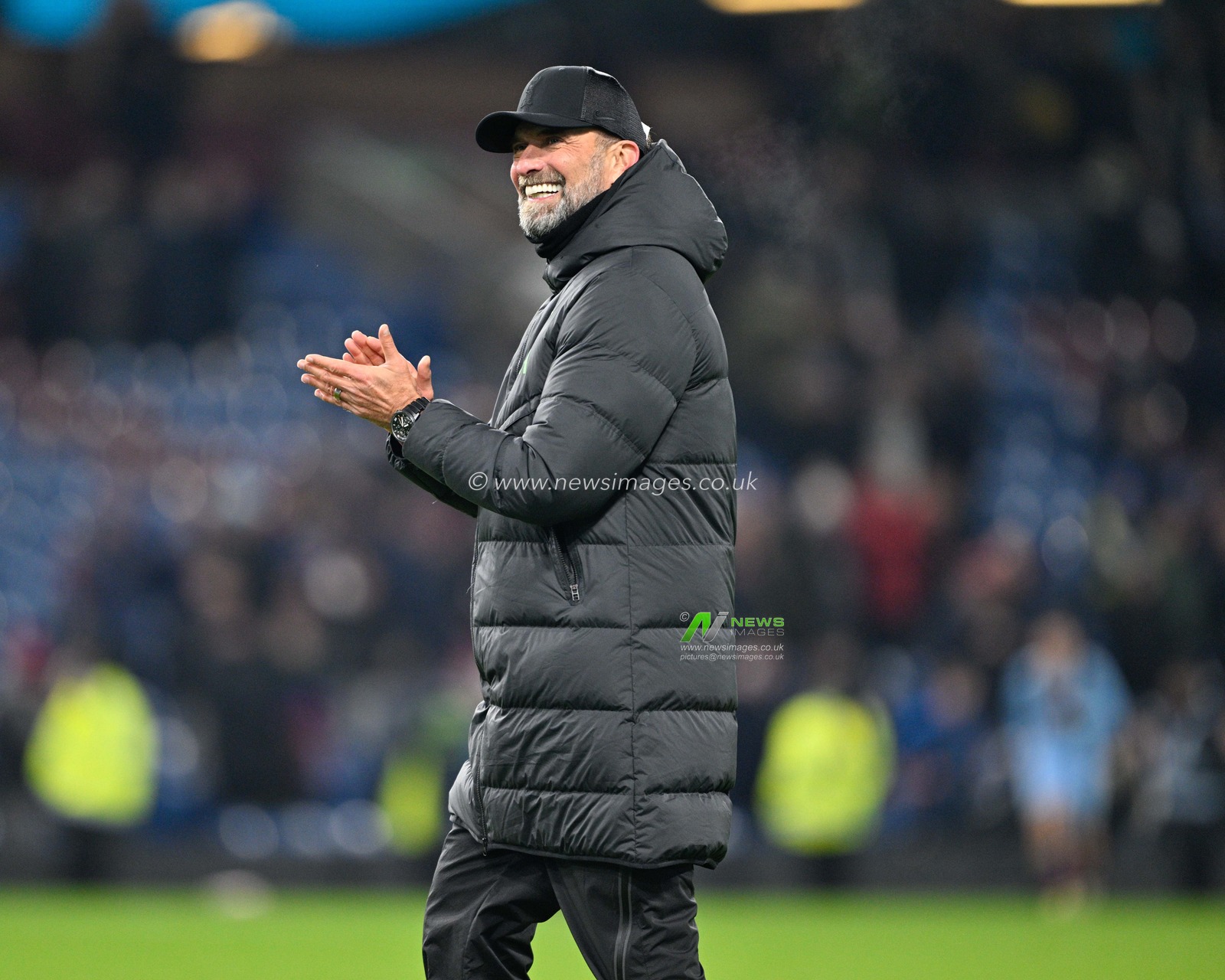 JÃ¼rgen Klopp manger of Liverpool Football Club celebrates the full time result, during the Premier League match Burnley vs Liverpool at Turf Moor, Burnley, United Kingdom, 26th December 2023

(Photo by Cody Froggatt/News Images)